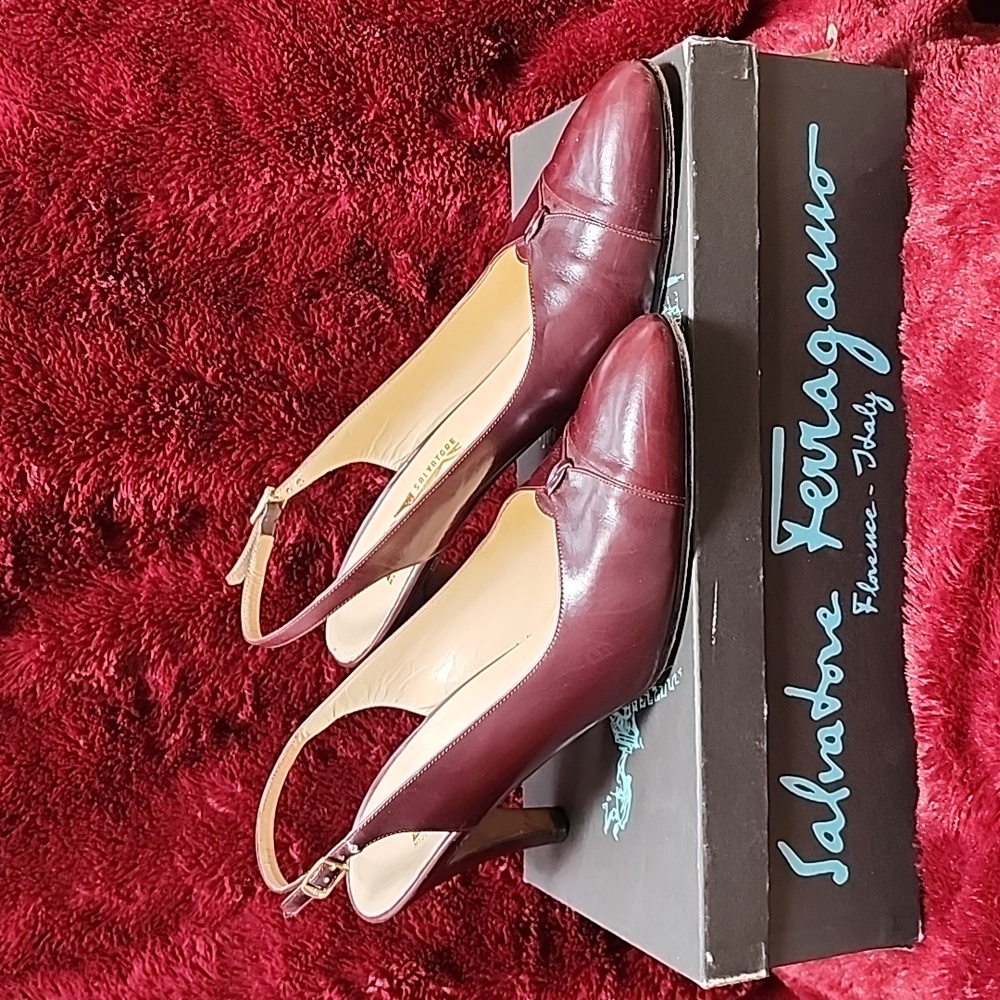 Ferragamo Vintage Bordeaux Calf Pump